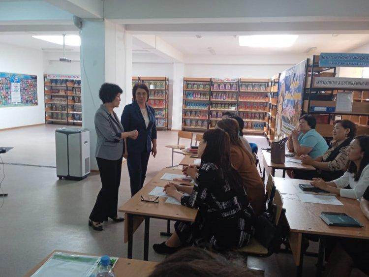 «Сабақты бақылау: сандық, сапалық талдау жүргізу» тақырыбында мұғалімдерімен аудандық оқыту семинарын өтті.