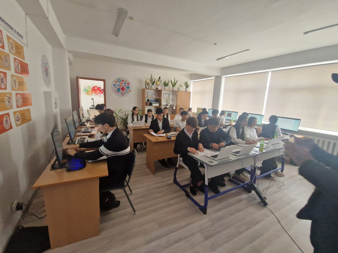 PISA халықаралық 15 жасар білім алушылардың функционалдық сауаттылықтарын зерттеу бойынша республикалық алғашқы сынама тест өткізілді.