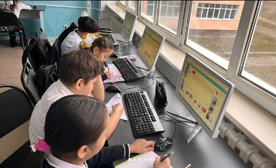 В 4 «Д» классе проводится подготовка к мониторингу образовательных достижений (МОДО) в формате онлайн-тестирования.